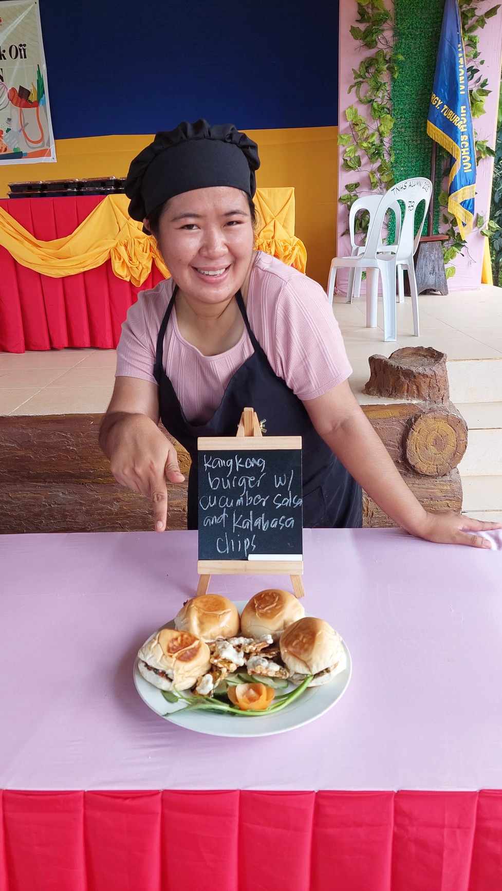 In photo is the teacher who contextualized the course by including a local recipe: Burger in kangkong salsa.